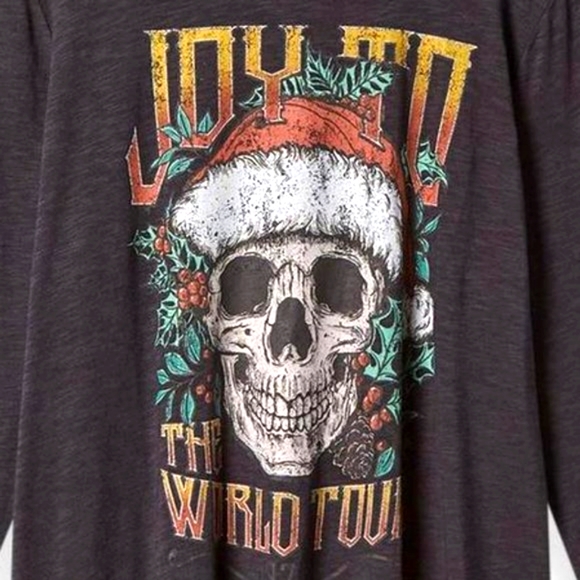 ❤️NWT VINTAGE TORRID CHRISTMAS SKULL CONCERT TEE - JOY SANTA HAT PLUS SIZE - Picture 4 of 9